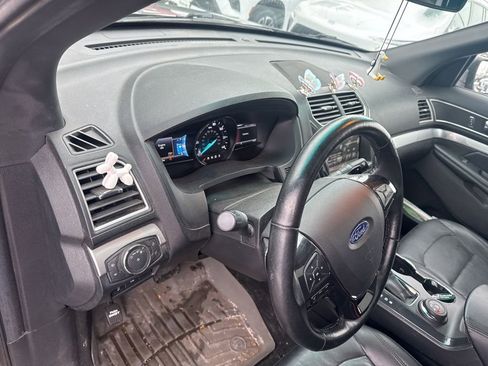 Used 2016 Ford Explorer XLT w/ Equipment Group 202A image 38