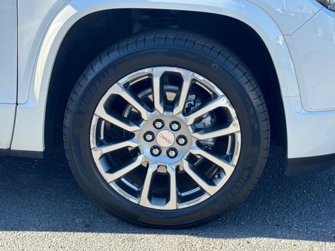 Used 2023 GMC Acadia Denali w/ Denali Ultimate Package image 9