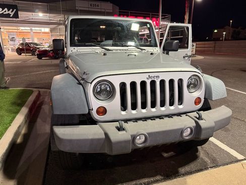 Used 2012 Jeep Wrangler Rubicon w/ PWR Convenience Group image 2