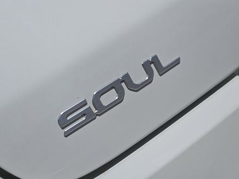 Used 2025 Kia Soul S FWD image 31