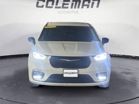 Used 2024 Chrysler Pacifica Touring-L image 8