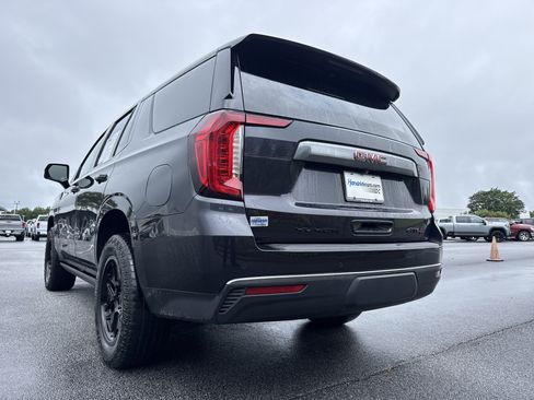 Used 2024 GMC Yukon AT4 w/ AT4 Premium Package AWD/4WD image 8