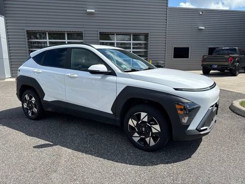 Certified 2024 Hyundai Kona SEL AWD/4WD image 2