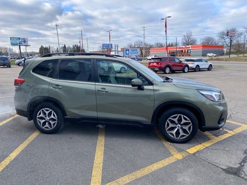 Used 2020 Subaru Forester Premium image 6