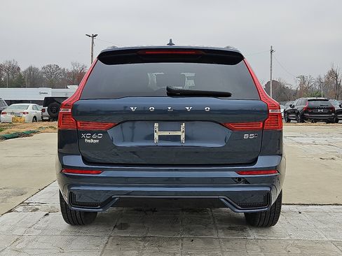 Certified 2024 Volvo XC60 B5 Core w/ Climate Package image 5
