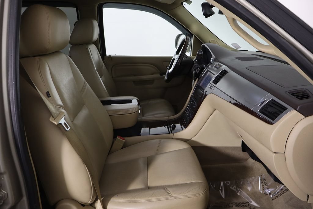Used 2013 Cadillac Escalade Luxury AWD/4WD image 17