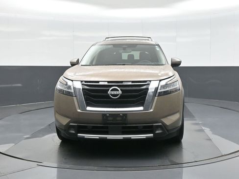 Used 2024 Nissan Pathfinder Platinum w/ Cargo Package AWD/4WD image 2