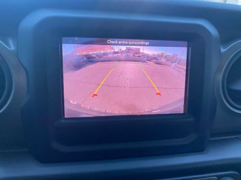 Used 2023 Jeep Wrangler Unlimited AWD/4WD image 15