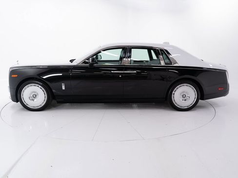 New 2026 Rolls-Royce Phantom Sedan RWD image 2