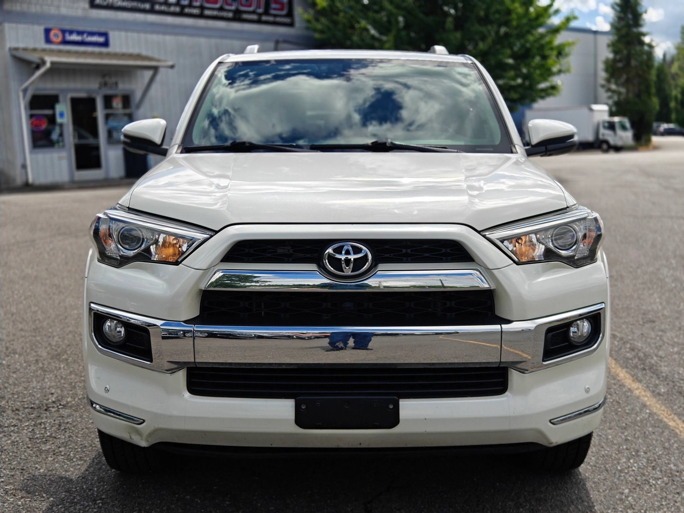 Used 2017 Toyota 4Runner Limited AWD/4WD image 2