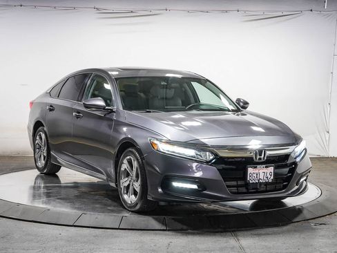 Used 2018 Honda Accord EX image 5