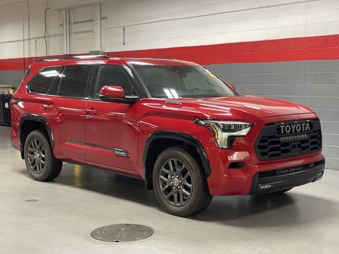 Used 2023 Toyota Sequoia Platinum image 2