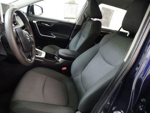 Used 2024 Toyota RAV4 XLE AWD/4WD image 2