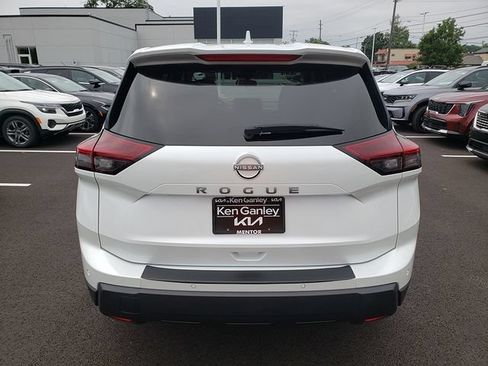 Used 2025 Nissan Rogue SV FWD image 5