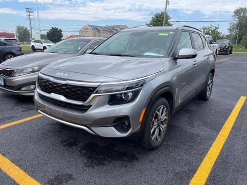 Used 2023 Kia Seltos EX AWD/4WD image 2