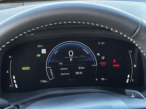 Used 2025 Toyota Camry SE image 13