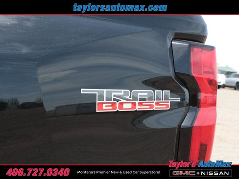 Used 2025 Chevrolet Colorado Trail Boss AWD/4WD image 44