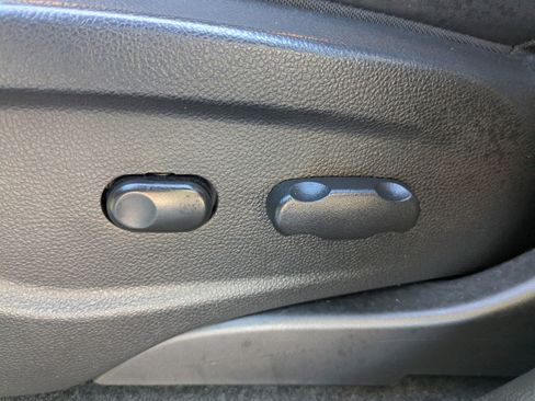 Used 2019 Chevrolet Trax LT w/ LT Convenience Package image 20