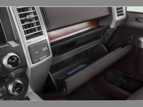 Used 2015 Ford F150 King Ranch w/ Equipment Group 601A Luxury AWD/4WD image 17