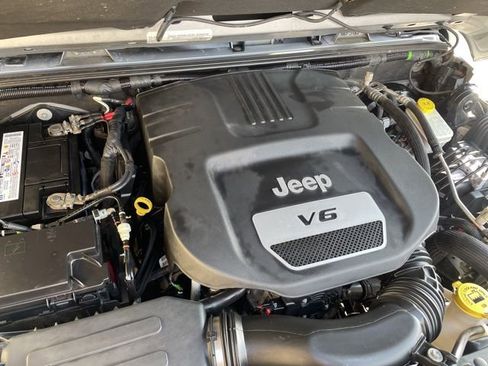 Used 2016 Jeep Wrangler Unlimited Rubicon image 33