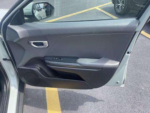 Used 2025 Kia K4 FWD image 39