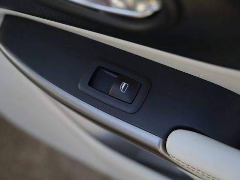 Used 2019 Jeep Cherokee Limited AWD/4WD image 39