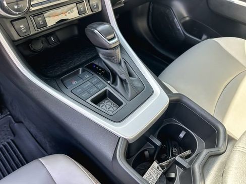 Used 2022 Toyota RAV4 XLE Premium AWD/4WD image 18