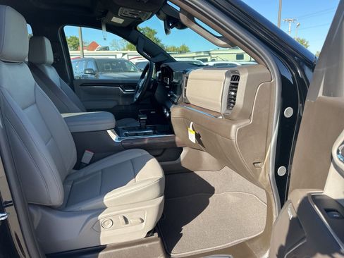 New 2026 GMC Sierra 1500 SLT w/ SLT Premium Plus Package image 23