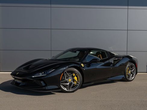 Used 2021 Ferrari F8 Tributo image 3