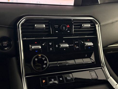 Used 2025 Nissan Armada SL w/ Captain's Chari Seat Package image 19