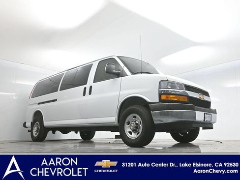 Used 2025 Chevrolet Express 3500 LT w/ LT Preferred Equipment Group RWD image 2