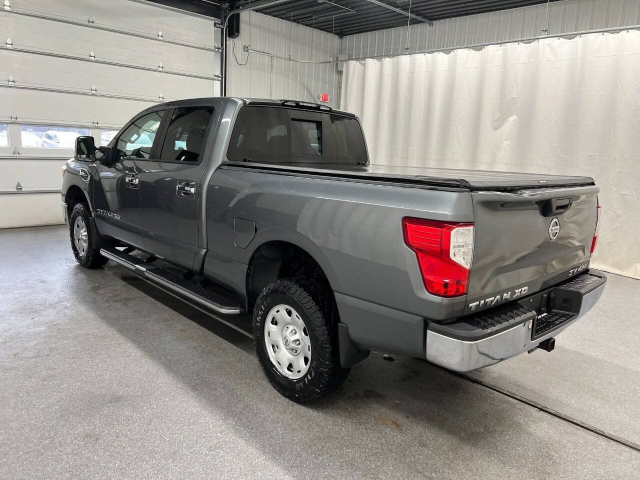 Used 2017 Nissan Titan SV AWD/4WD image 6