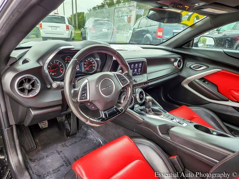 Used 2021 Chevrolet Camaro LT RWD image 8
