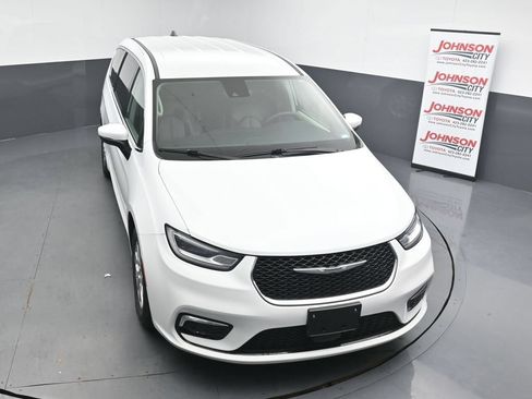 Used 2023 Chrysler Pacifica Touring-L FWD image 25