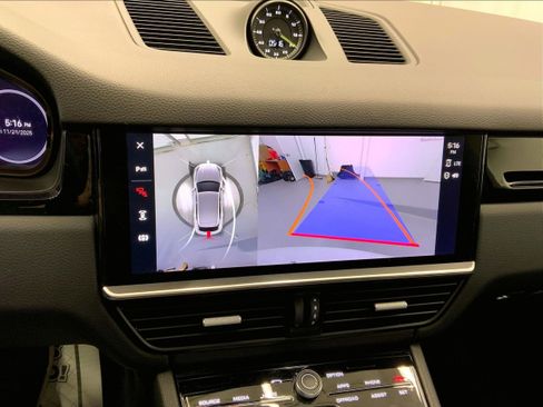 Used 2022 Porsche Cayenne E-Hybrid image 25