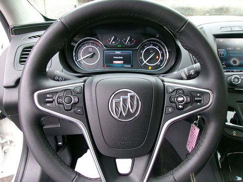 Used 2014 Buick Regal image 18
