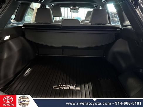Used 2024 Toyota Corolla Cross AWD Hybrid image 17