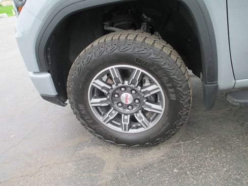 Used 2024 GMC Sierra 1500 AT4 w/ Technology Package AWD/4WD image 14