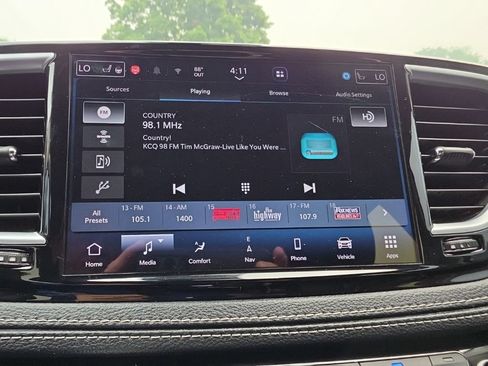 Used 2023 Chrysler Pacifica Limited FWD image 15