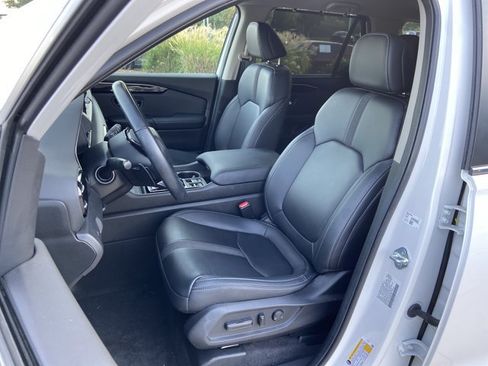 Used 2025 Honda Pilot EX-L image 18
