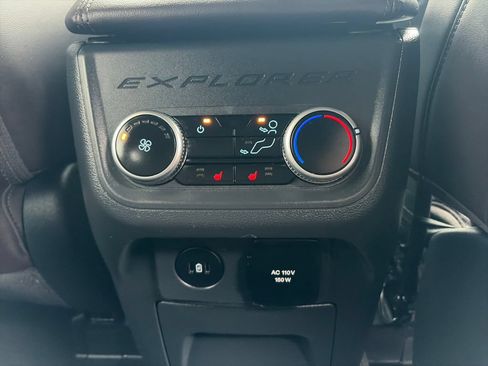 Used 2025 Ford Explorer Platinum AWD/4WD image 42