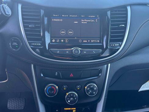 Certified 2022 Chevrolet Trax LT w/ LT Convenience Package image 8