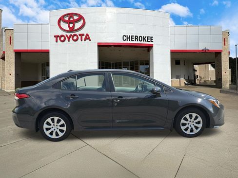 Used 2024 Toyota Corolla LE FWD image 4