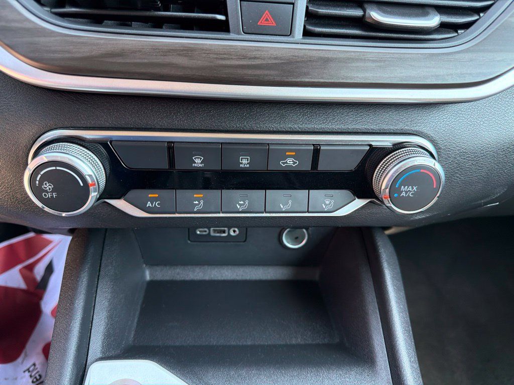 Used 2025 Nissan Altima 2.5 SV FWD image 25