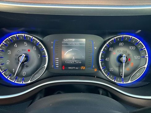 Used 2022 Chrysler Voyager LX image 25