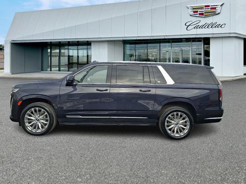 Used 2023 Cadillac Escalade ESV Premium Luxury image 2