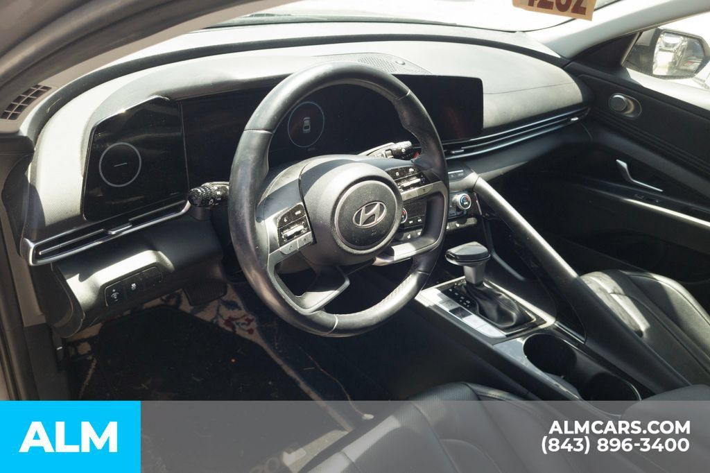 Used 2024 Hyundai Elantra Limited FWD image 5