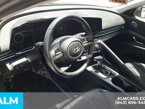 Used 2024 Hyundai Elantra Limited FWD image 5