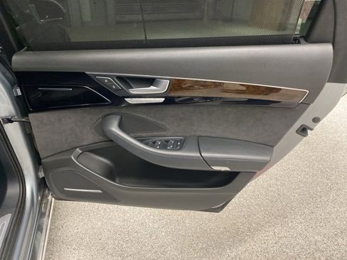 Used 2012 Audi A8 L 4.2 image 33