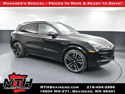 Used 2022 Porsche Cayenne Turbo S w/ Assistance Package image 1